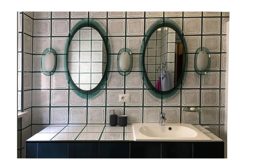 Elegant San Babila ,5 Minutes From Duomo Apartment Mailand